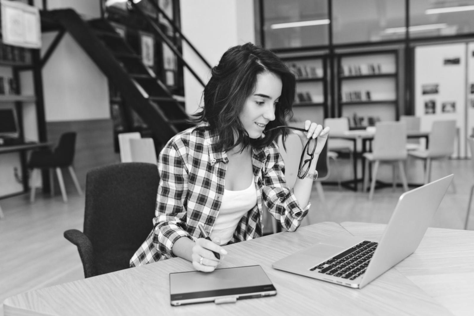 Environnement de travail propice aux échanges sur les finances personnelles
